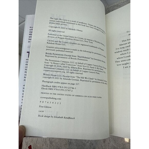 The Light We Carry: Overcoming in Uncertain Times, Michelle Obama. Hardcover New - Picture 9 of 10